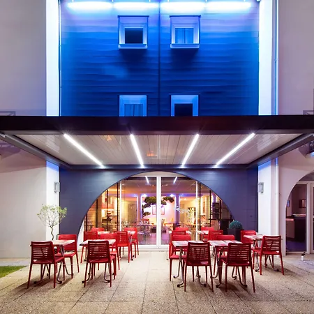 Hotel Kyriad La Rochelle Centre Ville-3